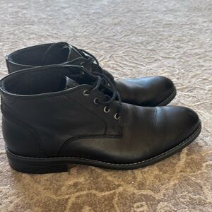 Men’s Rockport lace up black boots
Flexible shock absorbing insoles